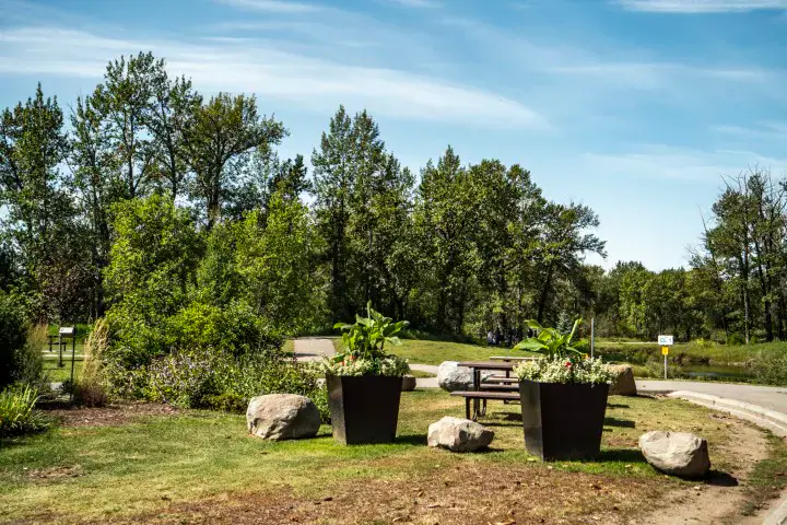 Riverbend property and community context